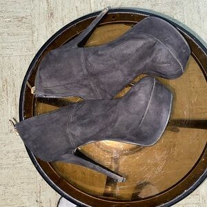 Women’s ankle style high hell boots size 8.5